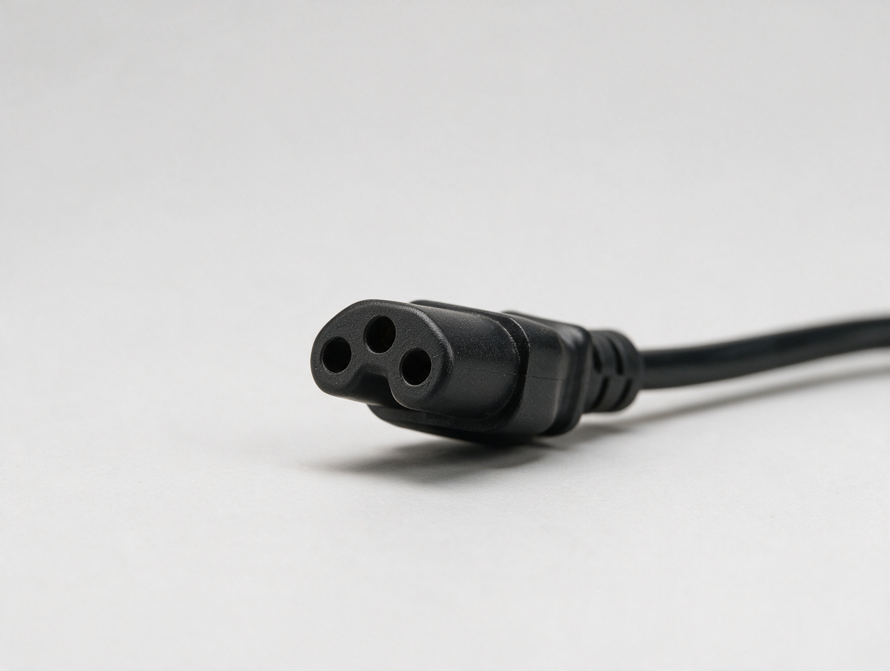 Connecteur d'appareil du cordon secteur, côté bloc d'alimentation